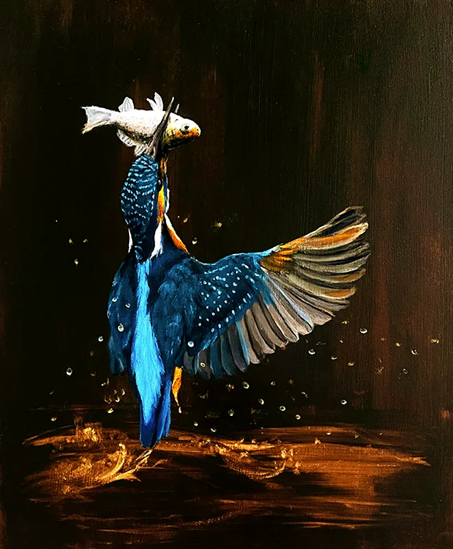 Gemälde eines Eisvogels beim Beutefang mit einem Fisch im Schnabel im klassischen Chiaroscuro von Simone Hofmann
